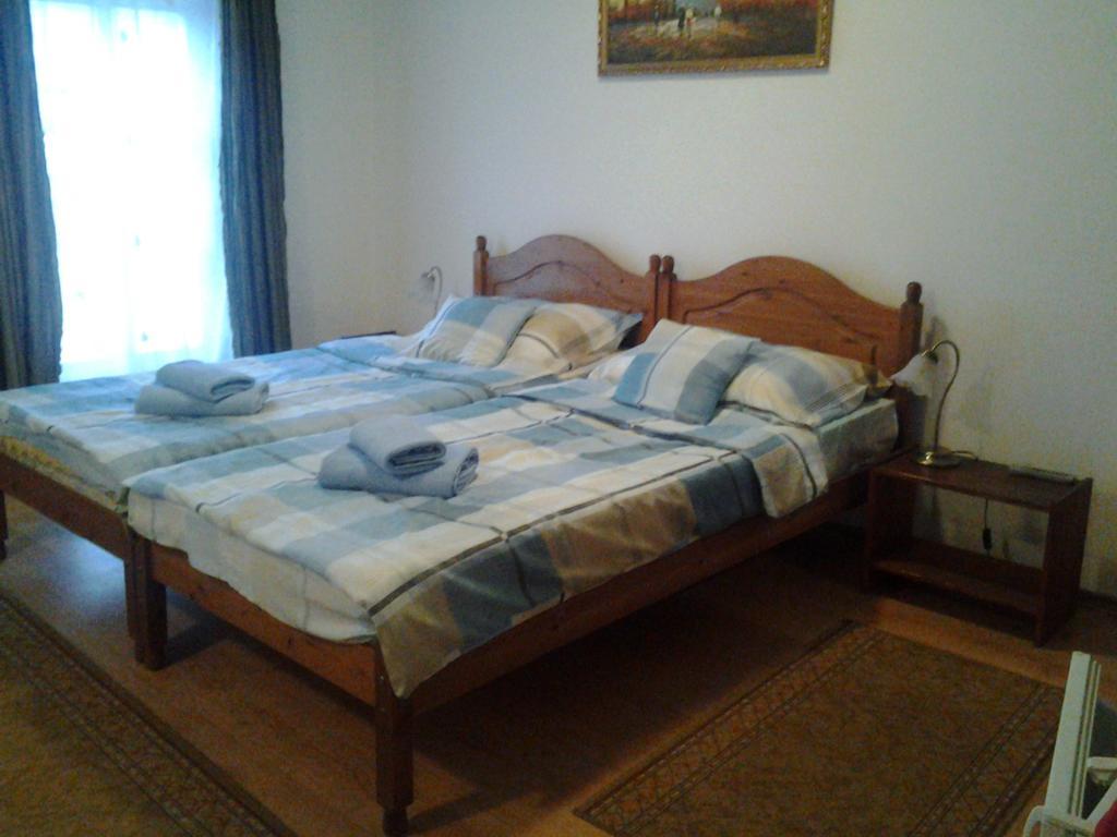 ペーチ Retro Panzio Bed & Breakfast エクステリア 写真