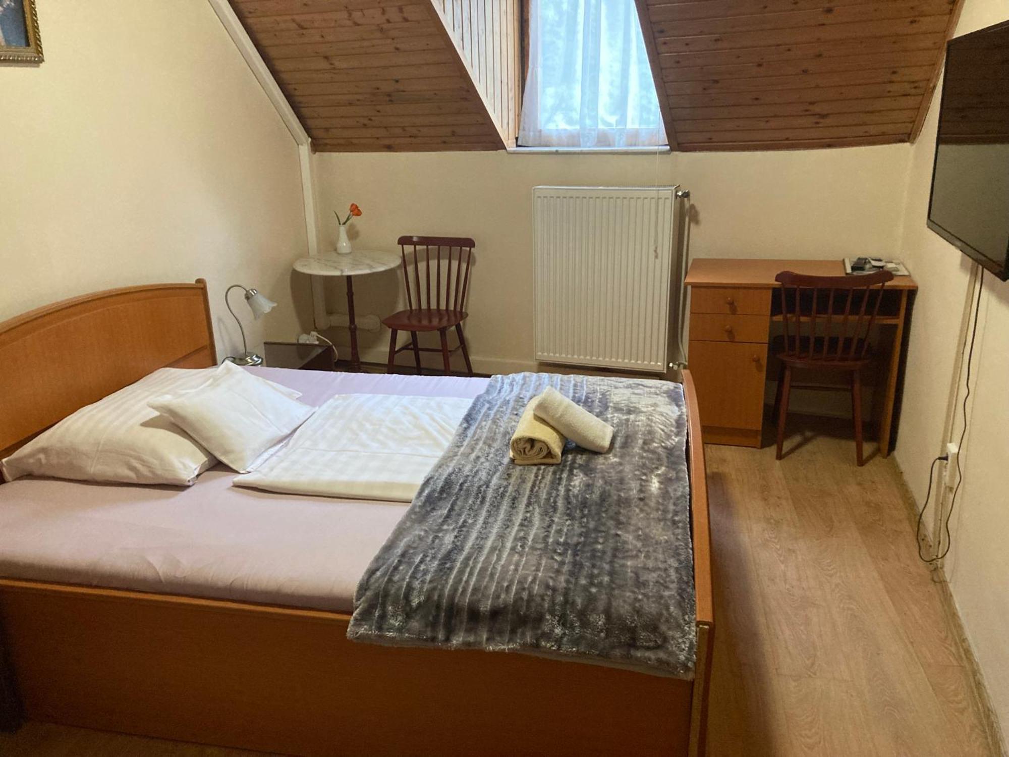ペーチ Retro Panzio Bed & Breakfast エクステリア 写真