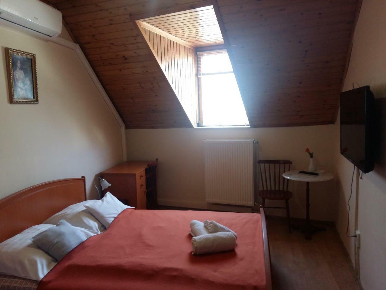 ペーチ Retro Panzio Bed & Breakfast エクステリア 写真